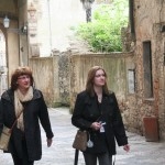 two women walking in Tuscany