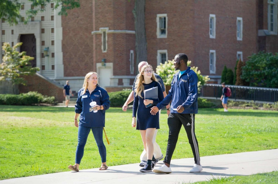 student receiving campus tour