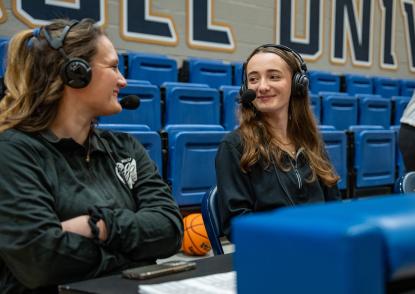 WJCU’s Nikolena Samac ’27 (on the right) broadcasting a JCU basketball game